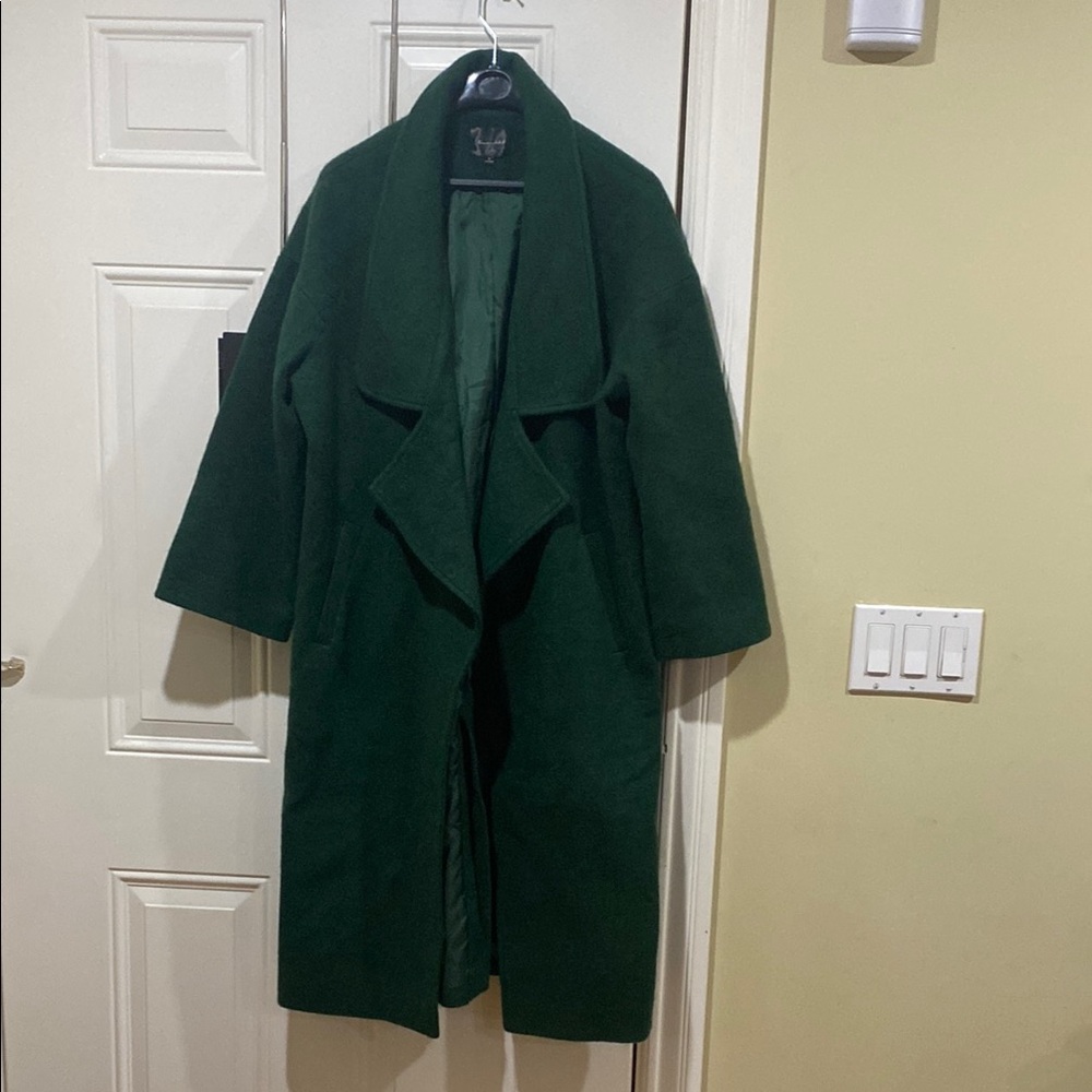 New Line and Dot Elegant Green Coat - Picture 5 of 11